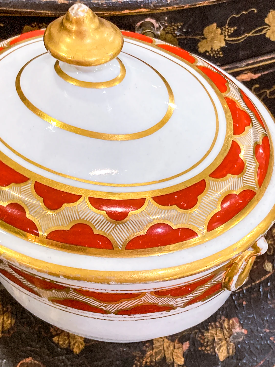 Antique 19th Century English Gilt Gold Iron Red Decorated Covered Porcelain Sugar Bowl - Image 5