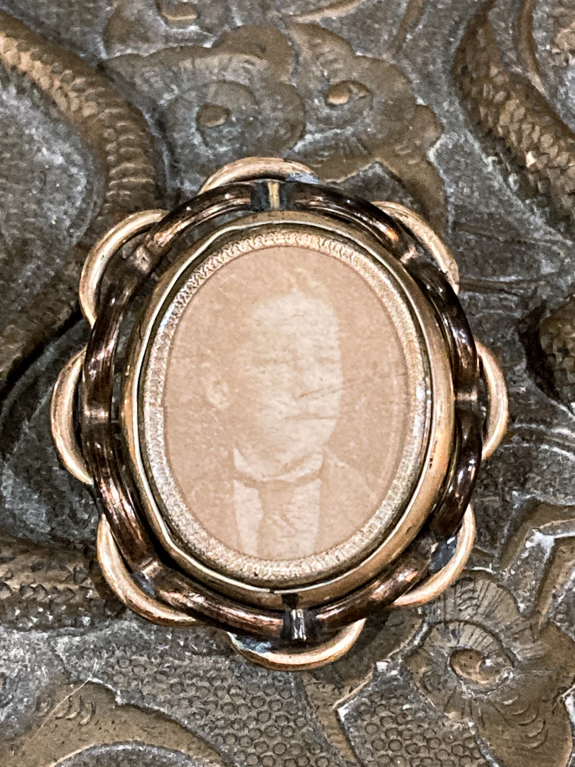 Antique Victorian Gold Filled Rotating Double Photo Mourning Brooch Pin - Image 6