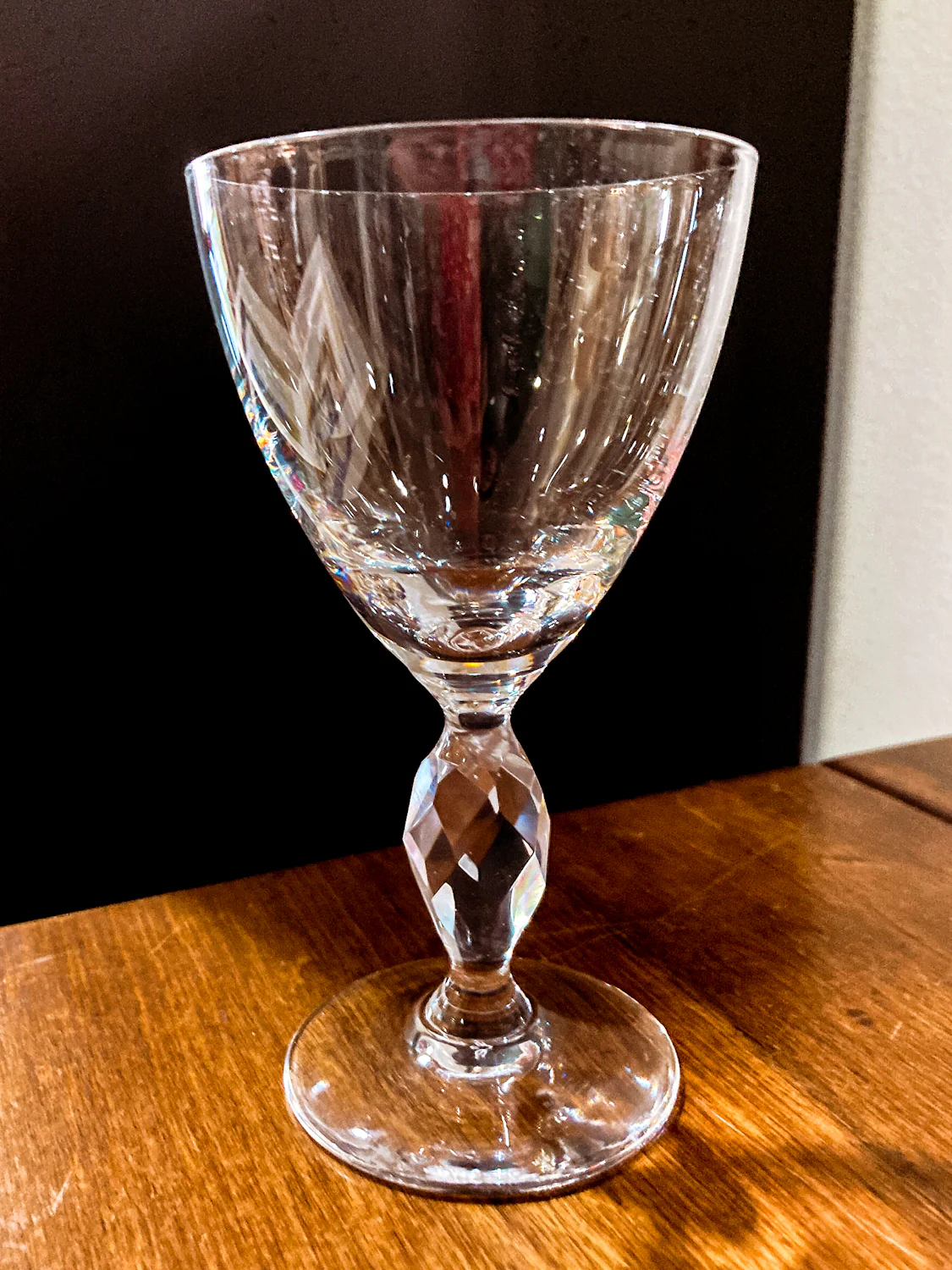 Vintage 1950s Set of Eight Paneled Stem Clear Glass Sherry Glasses - Image 13