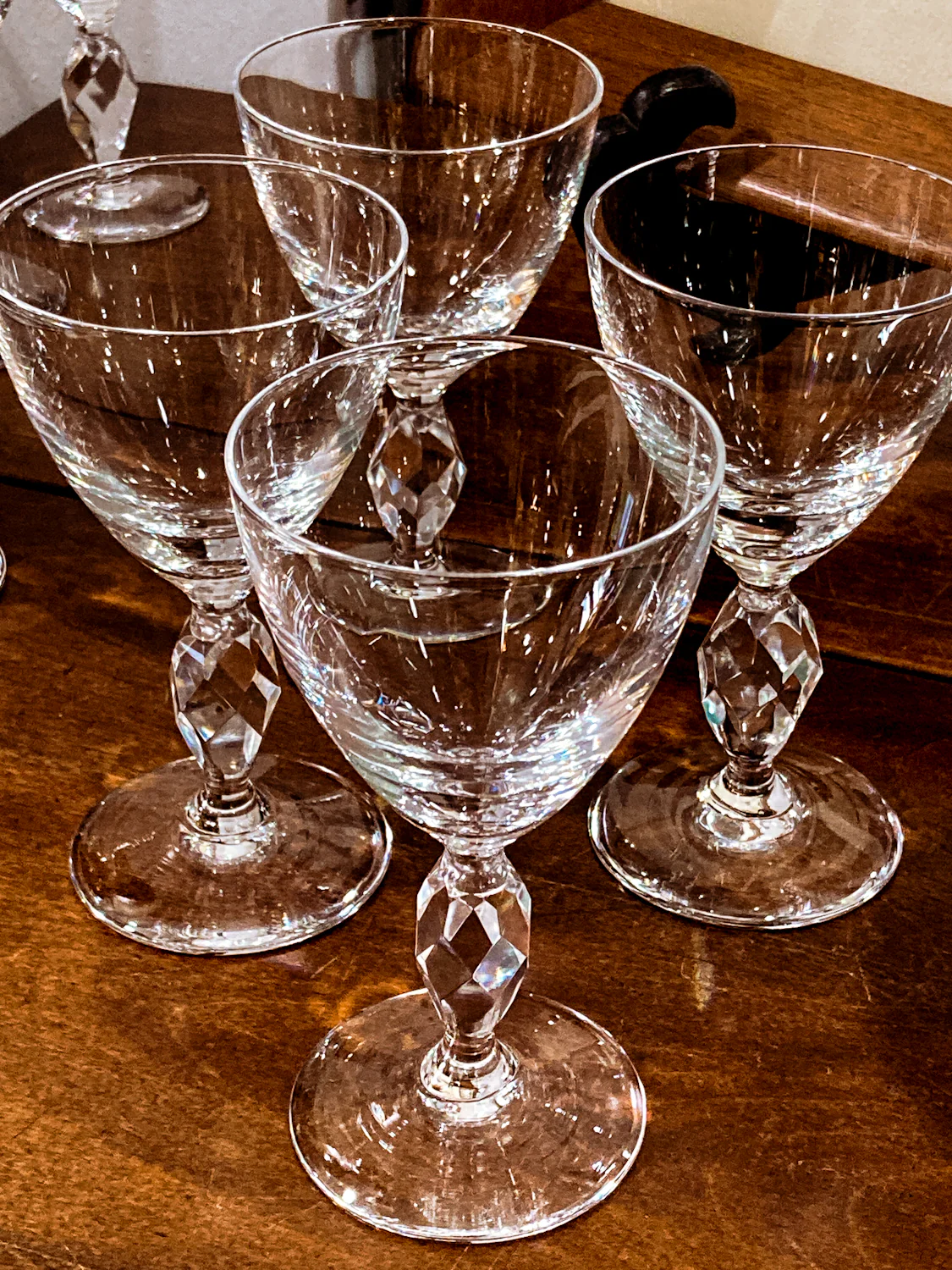 Vintage 1950s Set of Eight Paneled Stem Clear Glass Sherry Glasses - Image 24