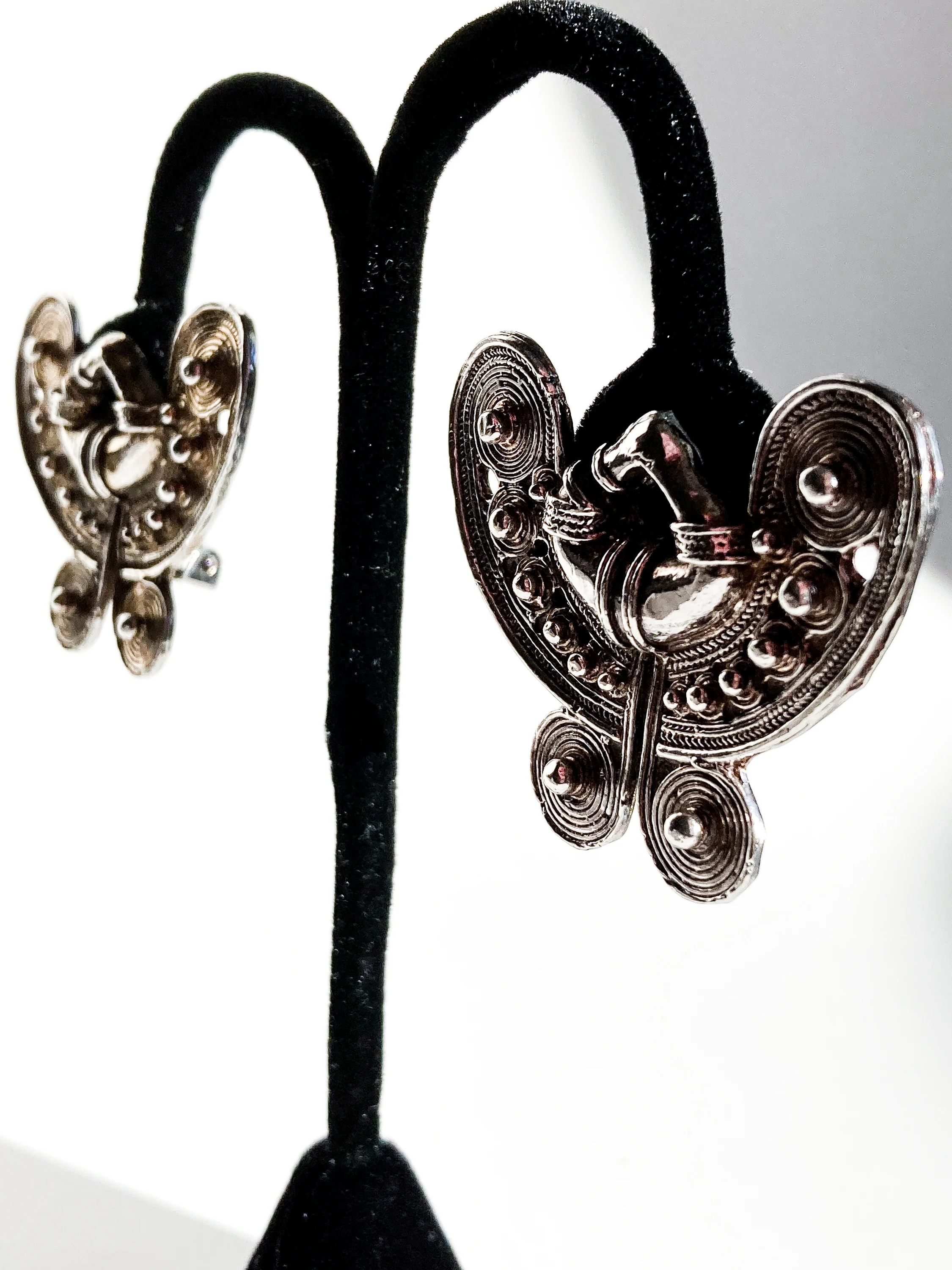 Vintage Pre-Columbian Style Silver Toned Geometric Clip On Earrings - Image 10