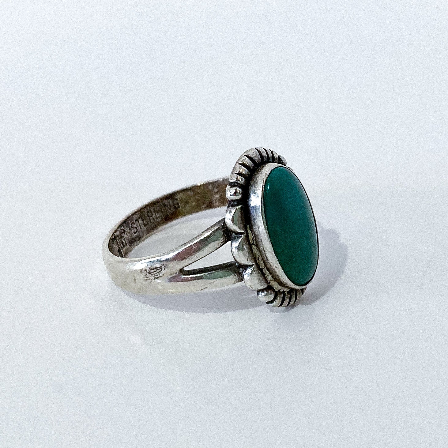 Vintage Scalloped Sterling Silver Aqua Agate Oval Stone Artsy Ring - Image 4
